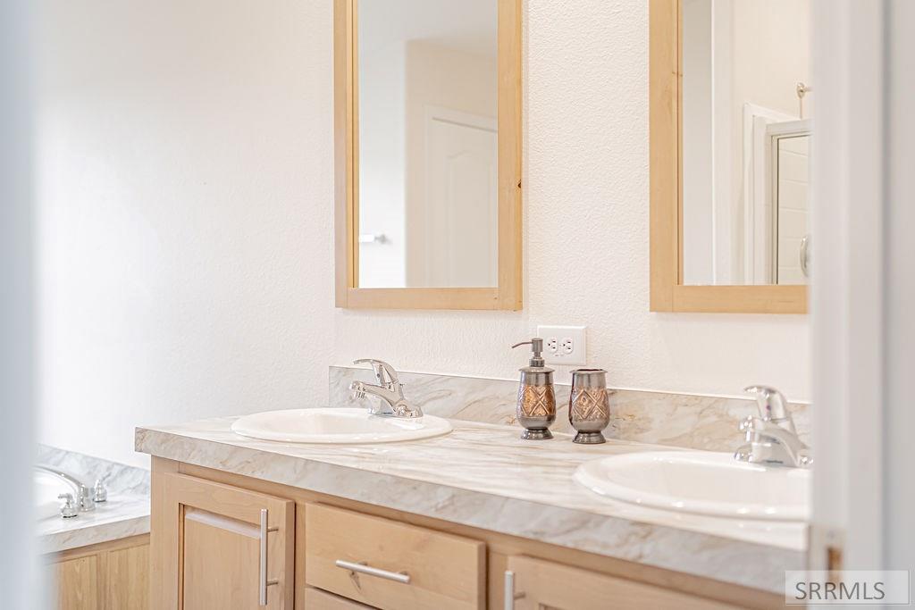960 Cottage Lane Blackfoot, ID 83221 - Photo 19 of 42 Double Sink Vanity
