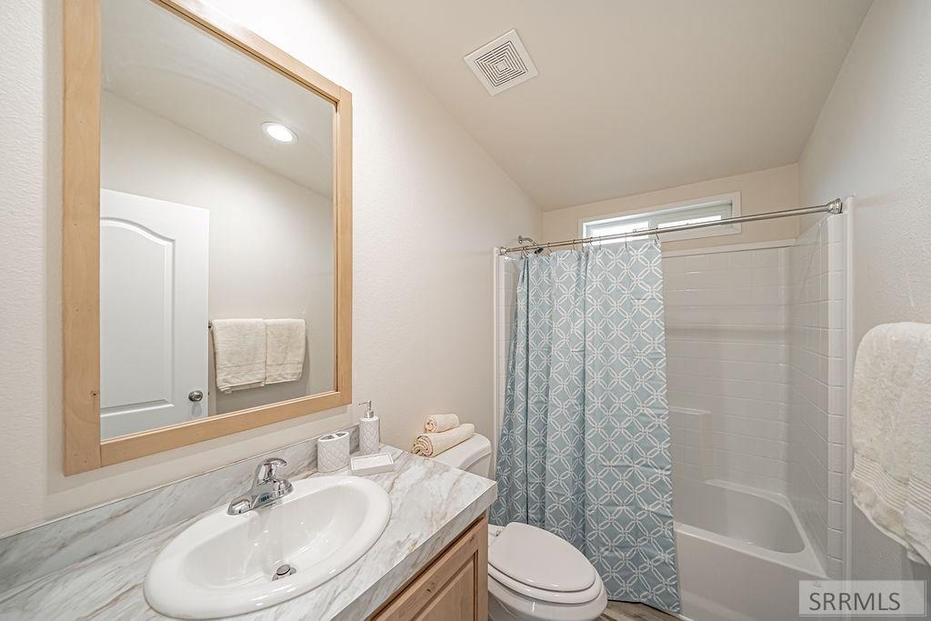 960 Cottage Lane Blackfoot, ID 83221 - Photo 28 of 42 Full Bathroom