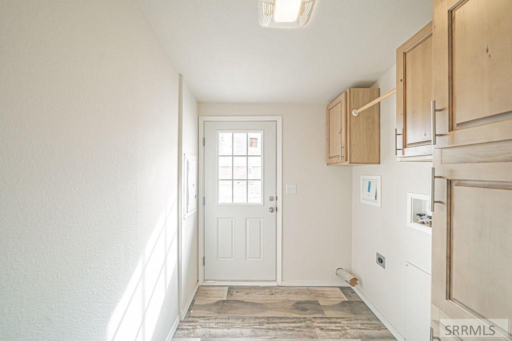 960 Cottage Lane Blackfoot, ID 83221 - Photo 31 of 42 Laundry to Side Yard