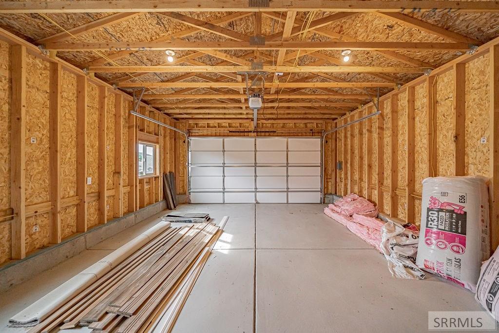960 Cottage Lane Blackfoot, ID 83221 - Photo 32 of 42 2 Car Garage