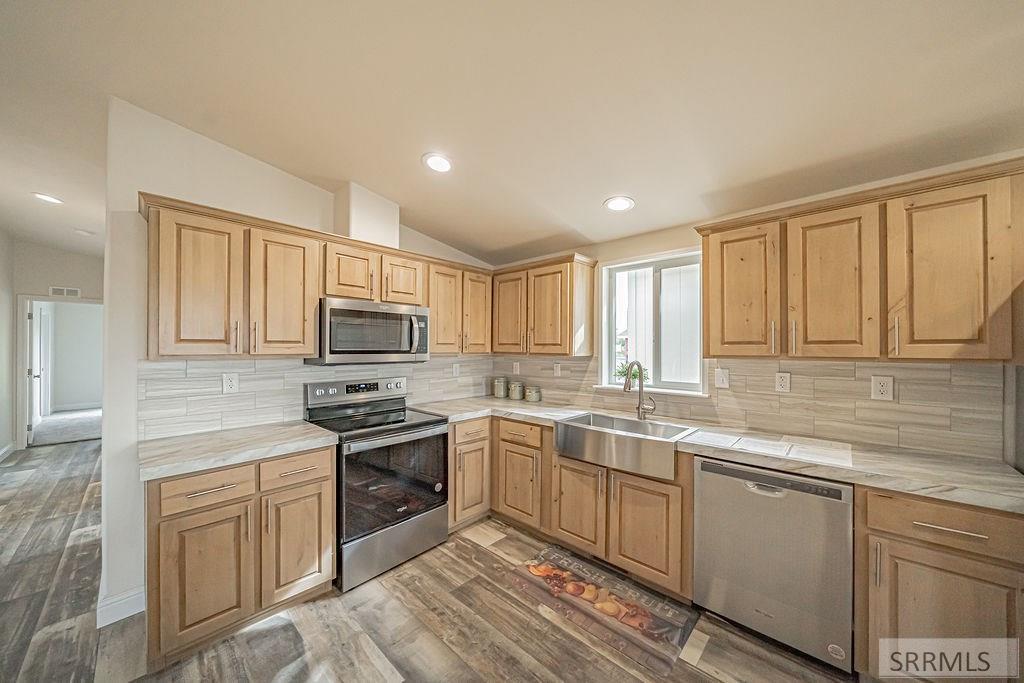 960 Cottage Lane Blackfoot, ID 83221 - Photo 8 of 42 Tons of Cabinets