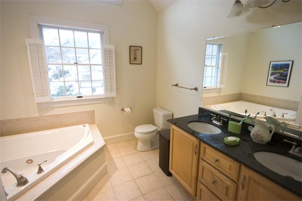 11 Alfreton Road Needham, MA 02494 - Photo 13 of 21