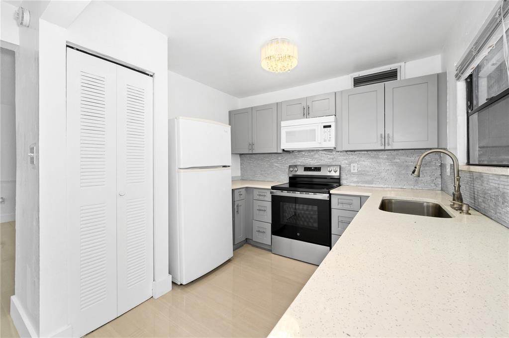 2811 Southwest Archer Road, Unit T157 Gainesville, FL 32608 - Photo 8 of 30