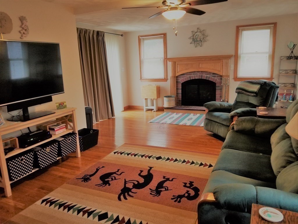 17 Briarwood Road Lowell, MA 01852 - Photo 11 of 23 Gallery Image 11