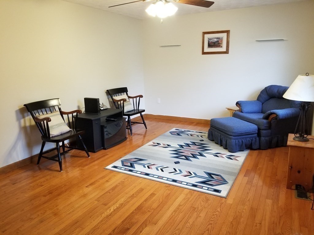 17 Briarwood Road Lowell, MA 01852 - Photo 4 of 23 Gallery Image 4