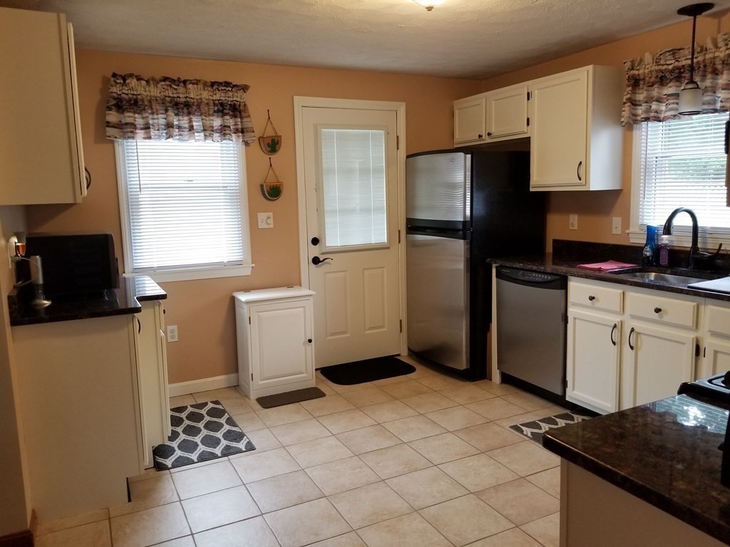 17 Briarwood Road Lowell, MA 01852 - Photo 7 of 23 Gallery Image 7