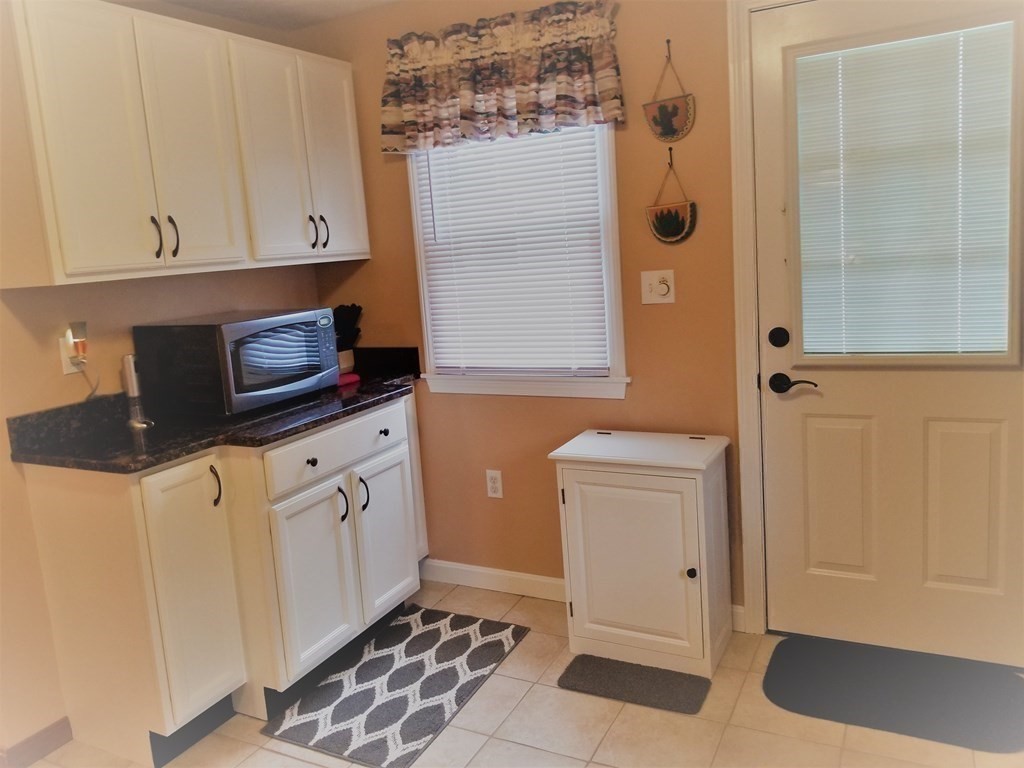 17 Briarwood Road Lowell, MA 01852 - Photo 8 of 23 Gallery Image 8
