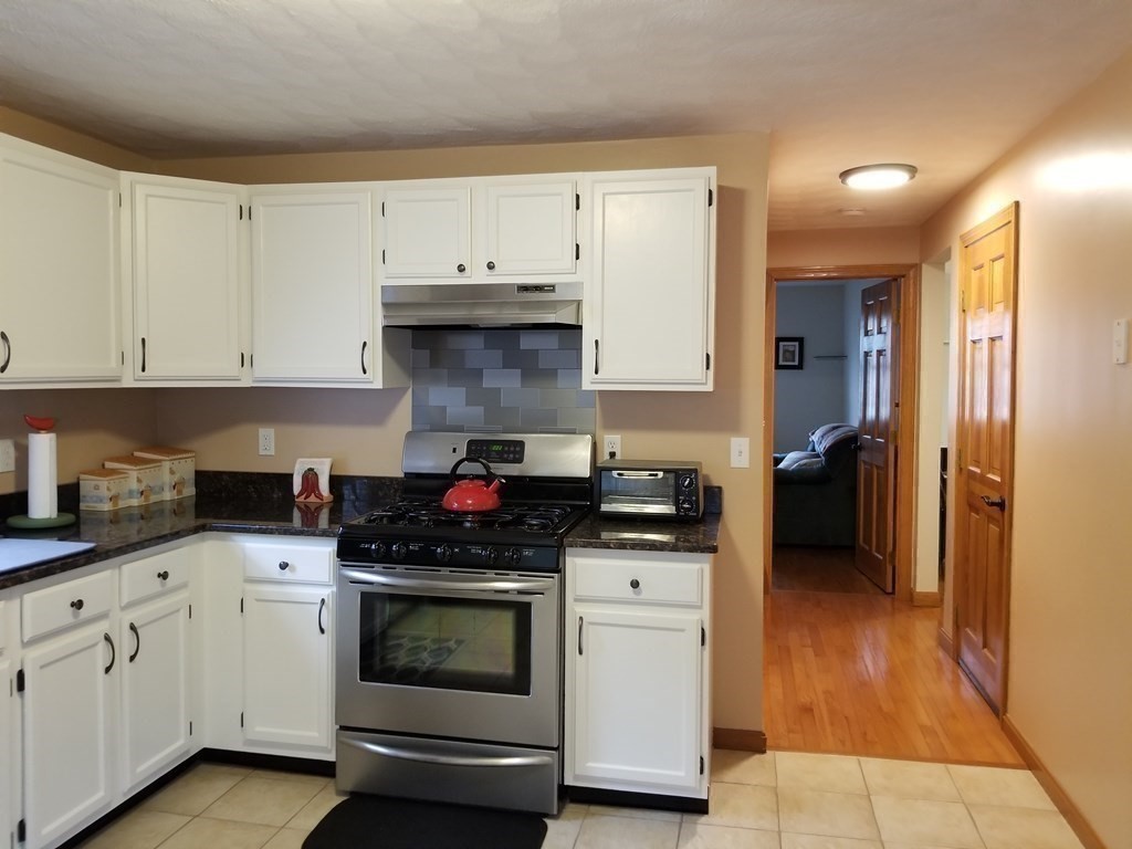 17 Briarwood Road Lowell, MA 01852 - Photo 9 of 23 Gallery Image 9