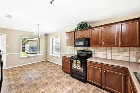 $305,000 | 903 Gentry Drive, Leander, TX 78641