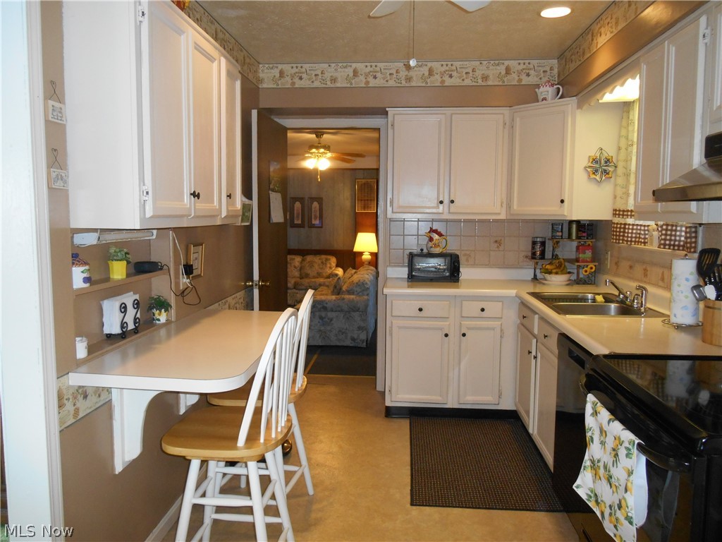 3611 Dickenson Road Ashtabula, OH 44004 - Photo 24 of 33 Kitchen