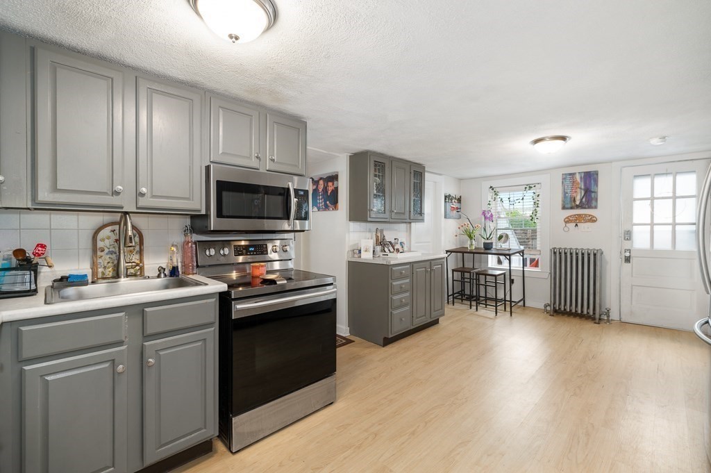 30 Addison Street Gloucester, MA 01930 - Photo 4 of 19 Gallery Image 4