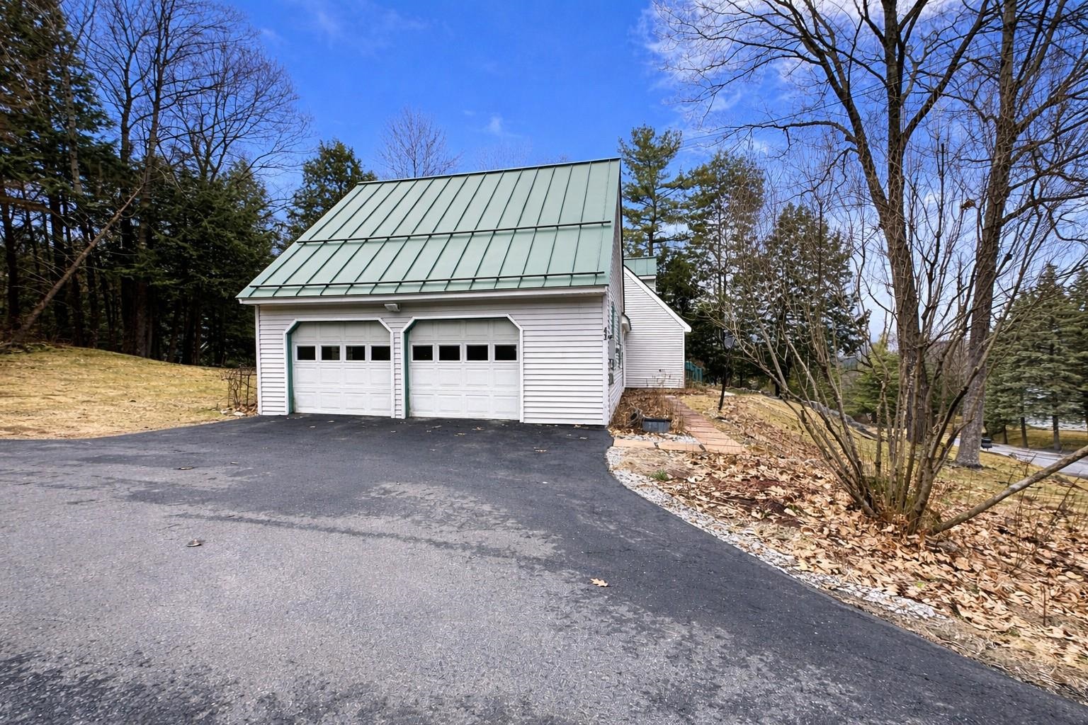 43 Nottingham Circle Lebanon, NH 03766 - Photo 6 of 46