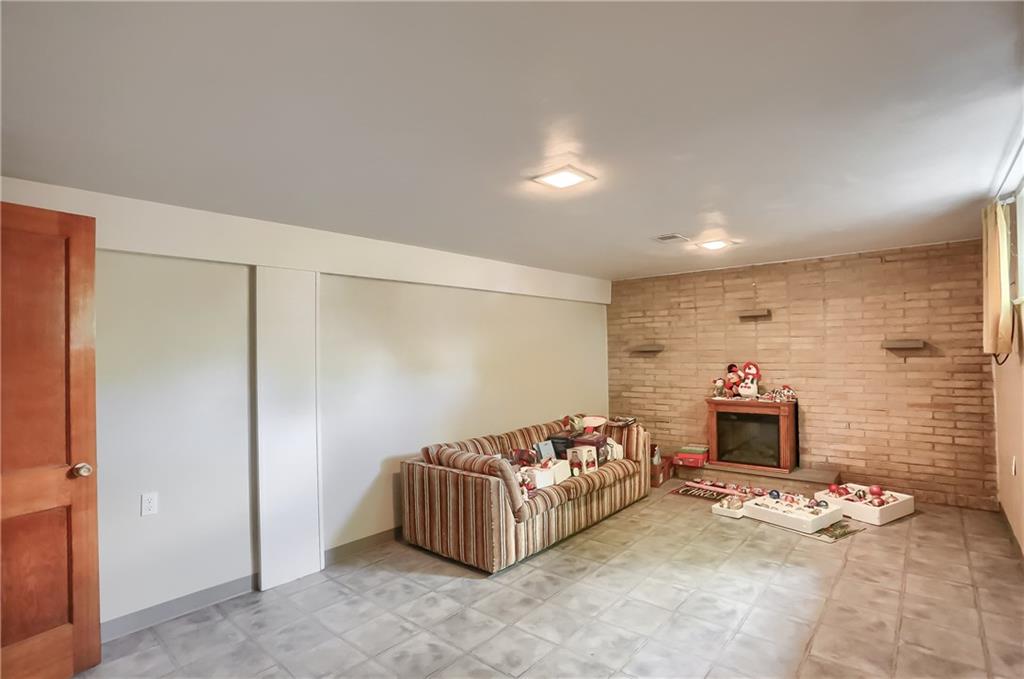 5199 Blossom Road Pittsburgh, PA 15236 - Photo 17 of 25 Gallery Image 17
