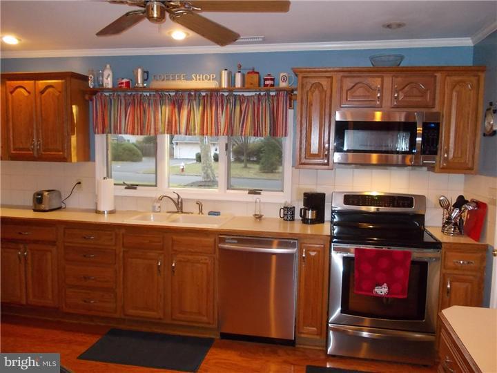 35 Spinythorn Road Levittown, PA 19056 - Photo 2 of 25 Kitchen