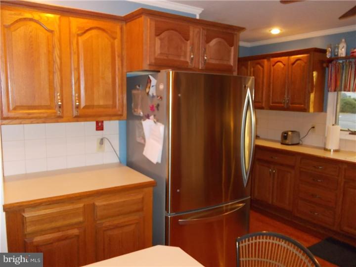 35 Spinythorn Road Levittown, PA 19056 - Photo 4 of 25 Kitchen