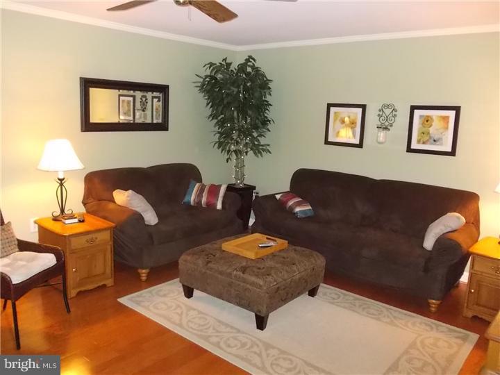 35 Spinythorn Road Levittown, PA 19056 - Photo 6 of 25 Living Room