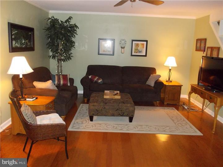 35 Spinythorn Road Levittown, PA 19056 - Photo 7 of 25 Living Room