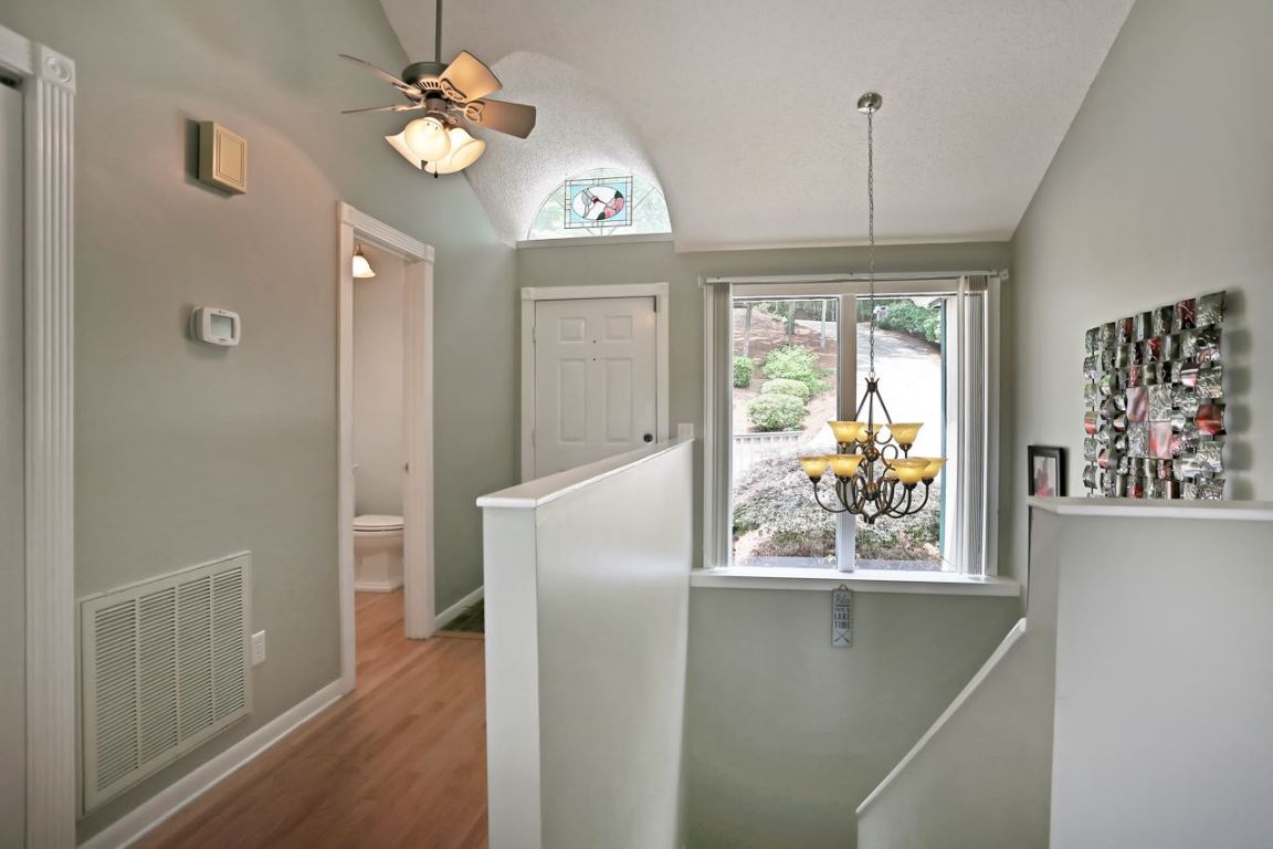304 Hillandale Road Seneca, SC 29672 - Photo 4 of 29 Gallery Image 4