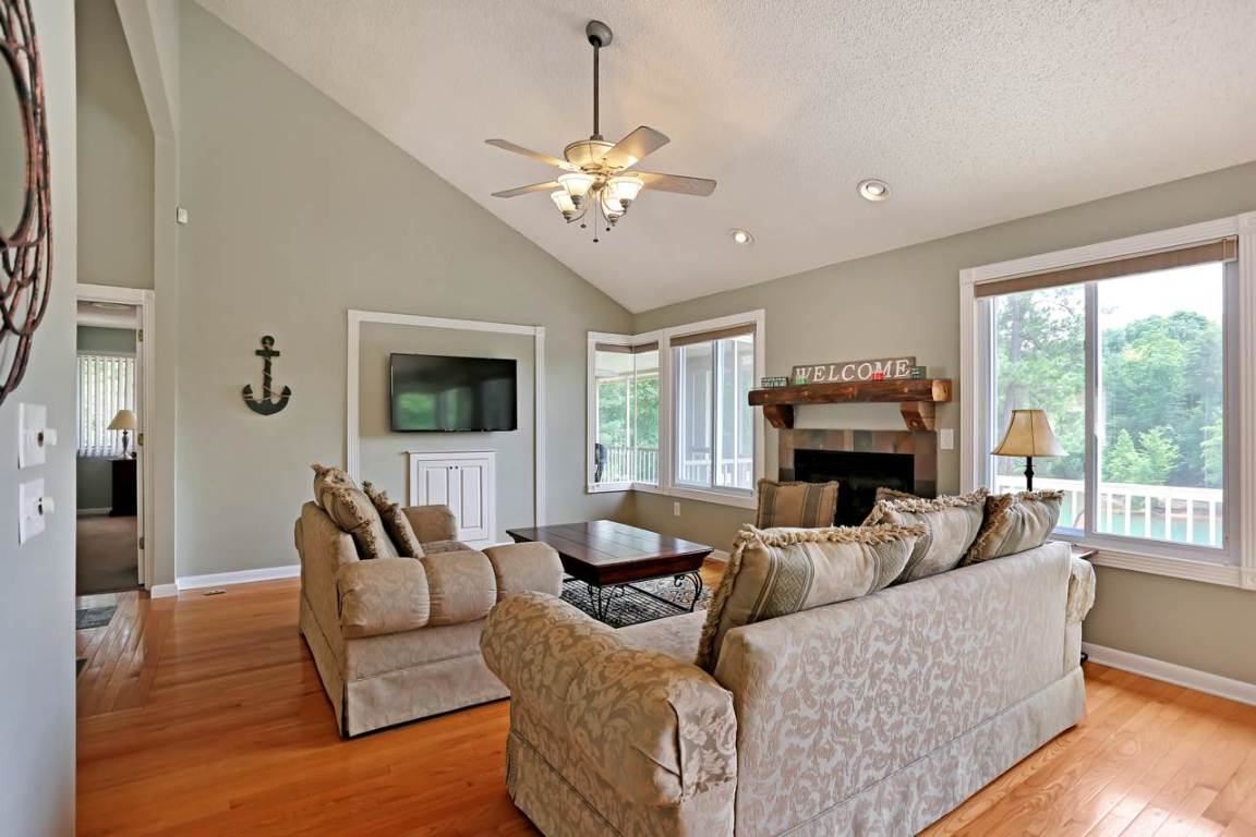 304 Hillandale Road Seneca, SC 29672 - Photo 6 of 29 Gallery Image 6