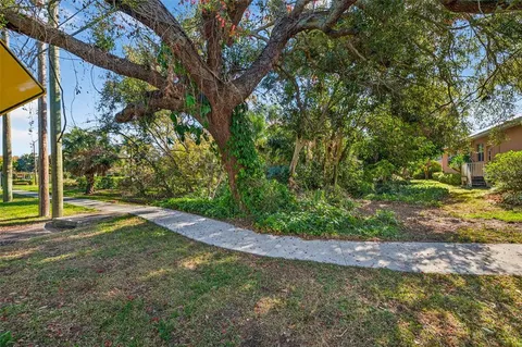 a view of a yard with basketball court