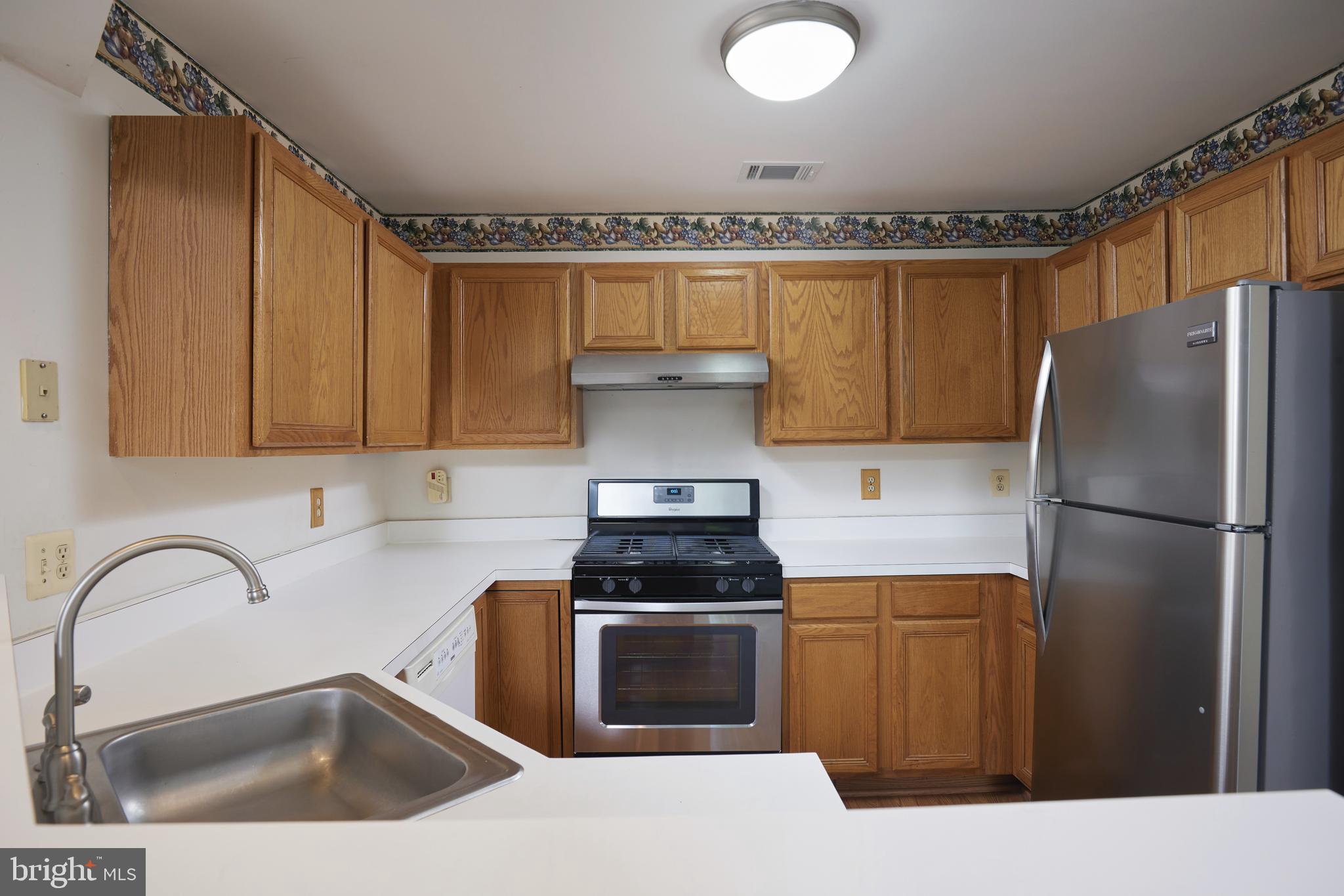 13109 Millhaven Place Germantown, MD 20874 - Photo 11 of 34 Kitchen
