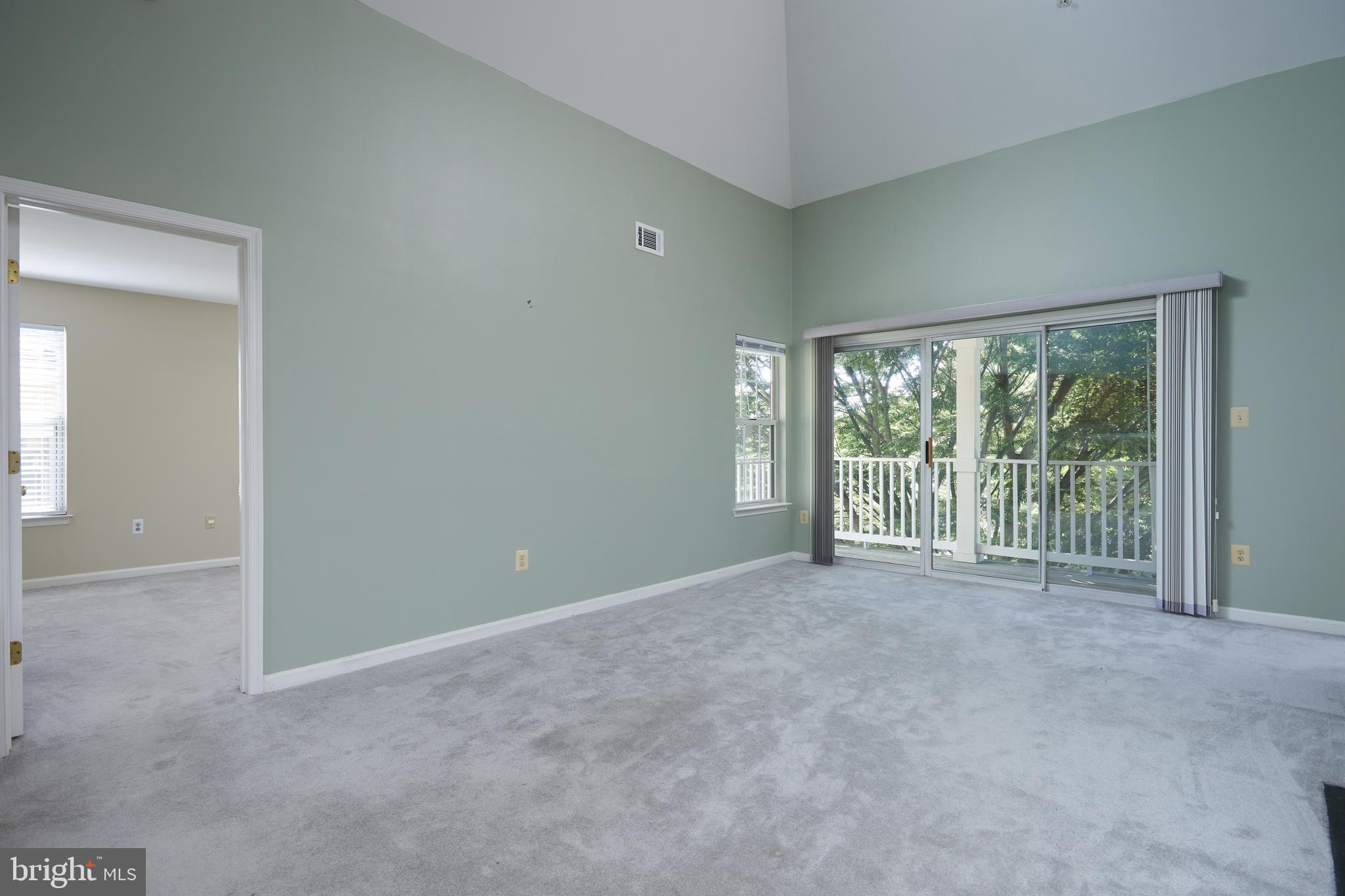 13109 Millhaven Place Germantown, MD 20874 - Photo 6 of 34 Living Room