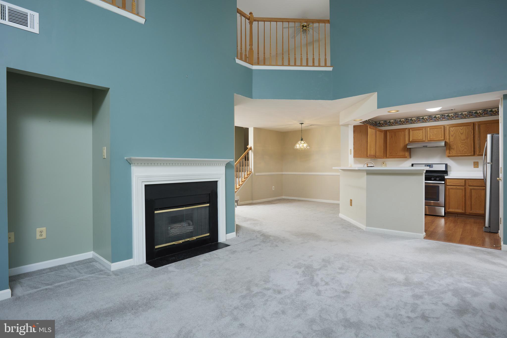 13109 Millhaven Place Germantown, MD 20874 - Photo 8 of 34 Living Room