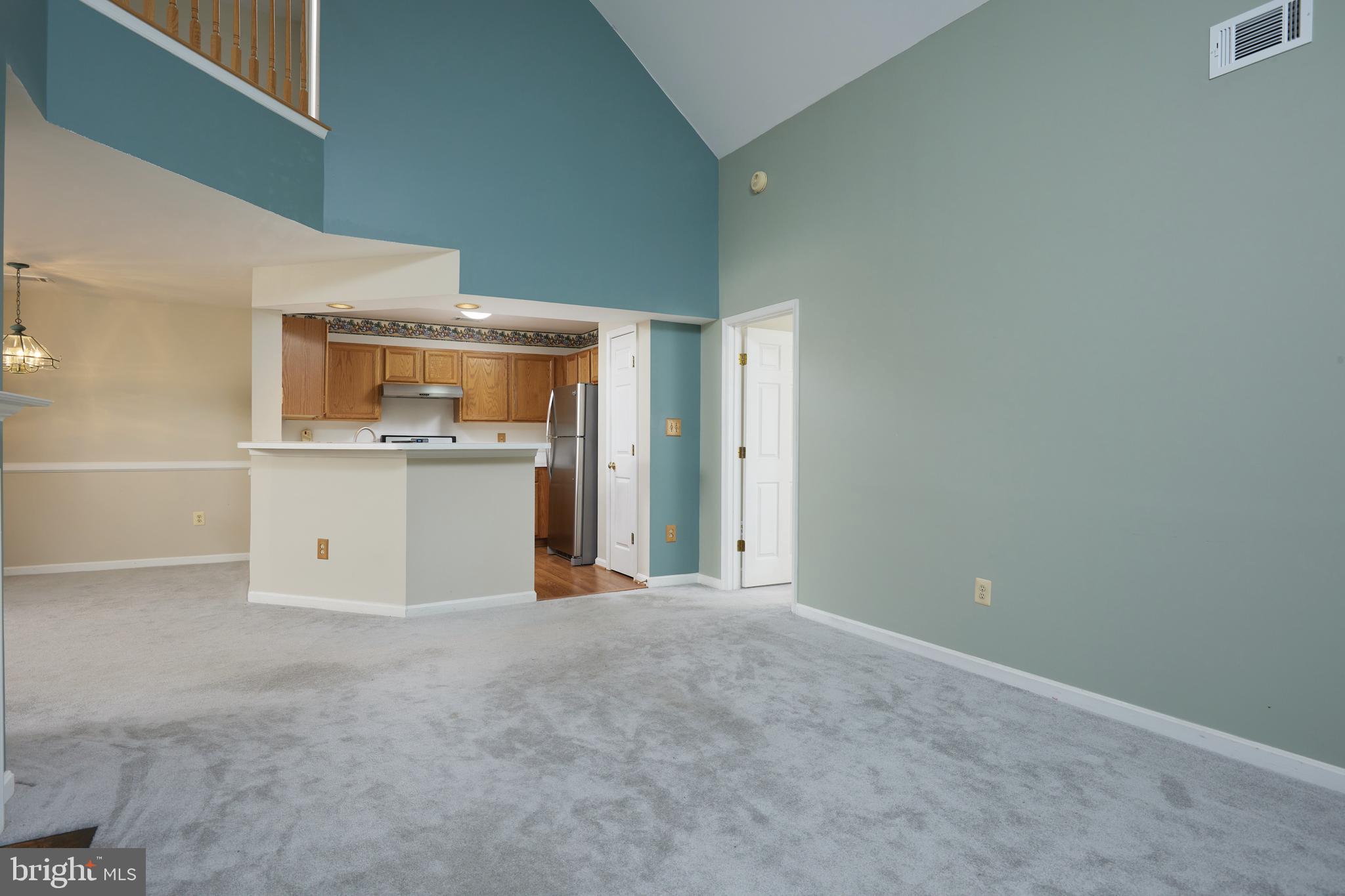 13109 Millhaven Place Germantown, MD 20874 - Photo 9 of 34 Living Room