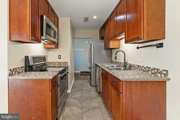 $230,000 | 3 East Daisy Lane, Unit B, Mount Laurel, NJ 08054