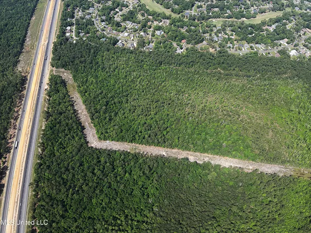 $7,522,020 | 10 West Interstate Pass, Pass Christian, MS 39571