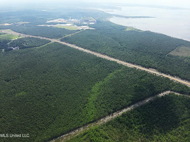 $7,522,020 | 10 West Interstate Pass, Pass Christian, MS 39571