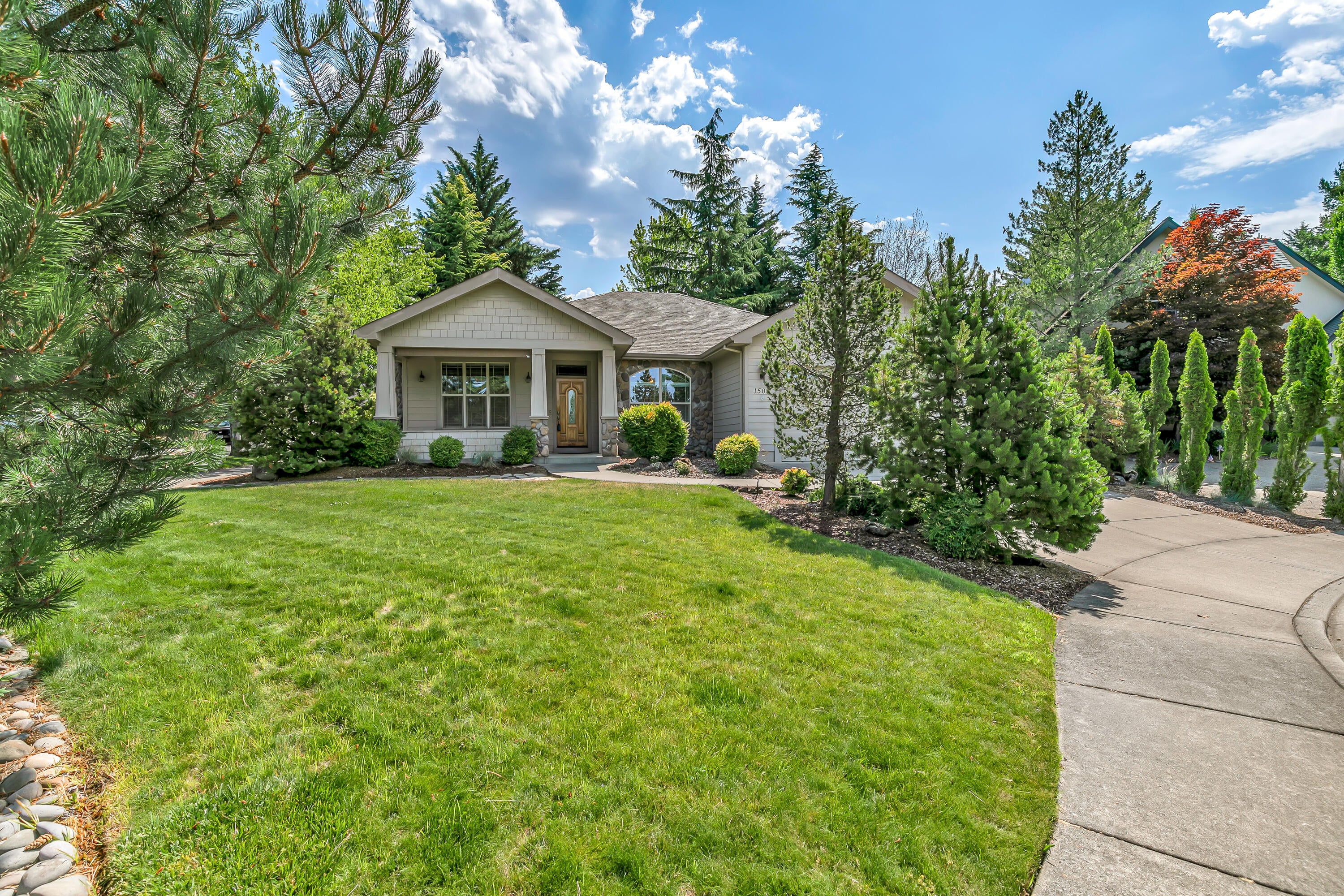 1508 Summit Ridge Circle Medford, OR 97504 - Photo 4 of 31 9R9A3745