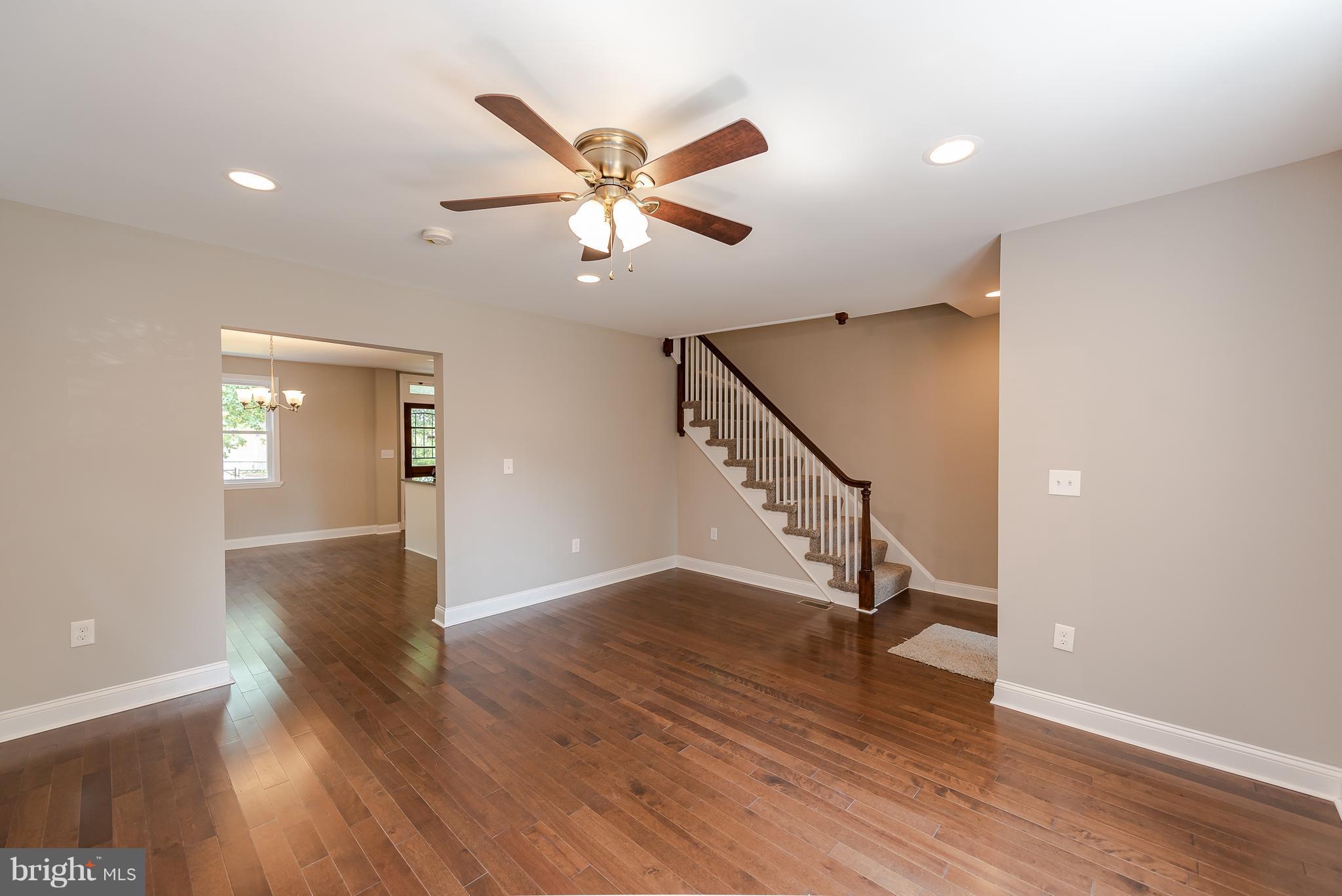 628 Stamford Road Baltimore, MD 21229 - Photo 3 of 22 Living Room