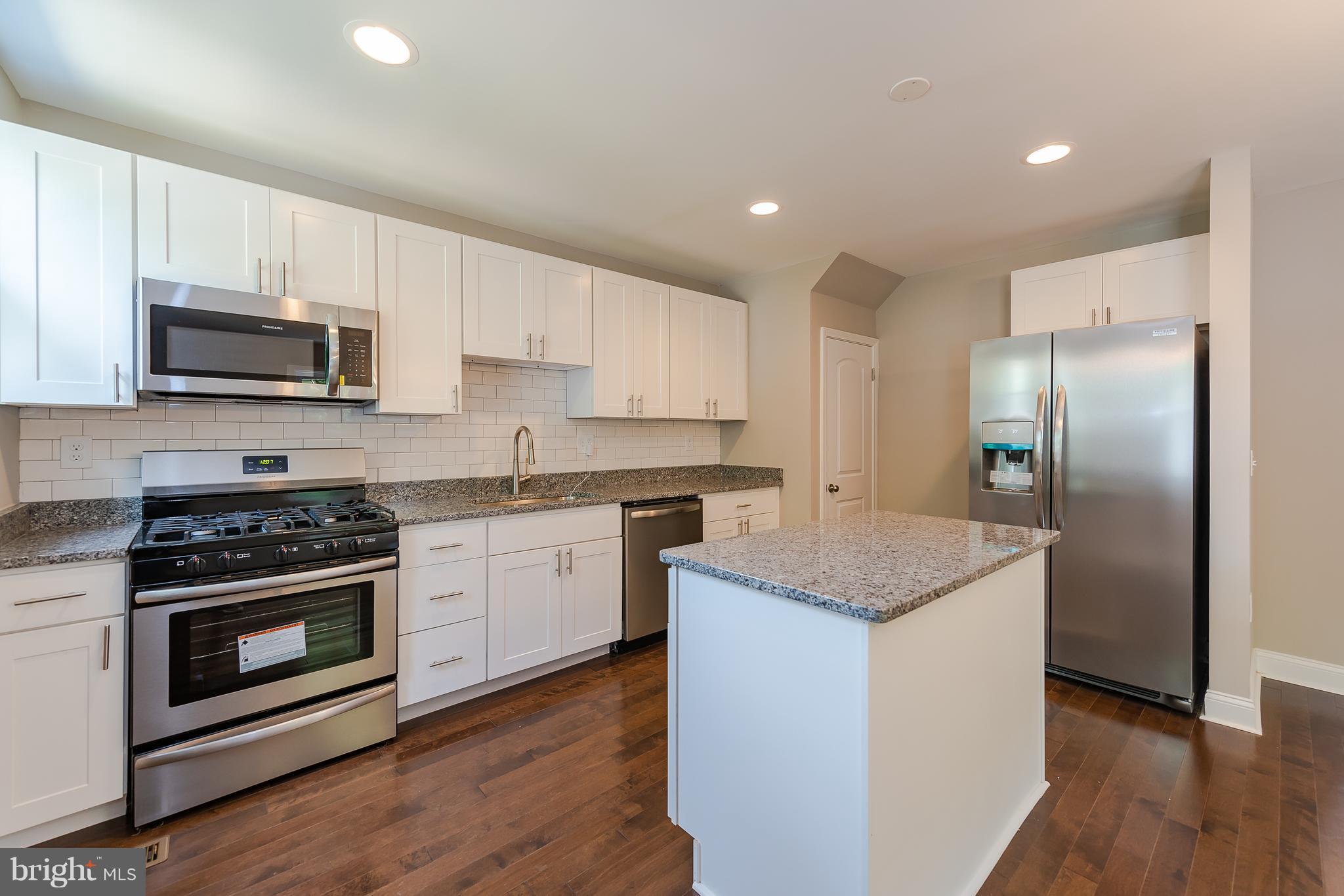 628 Stamford Road Baltimore, MD 21229 - Photo 5 of 22 Kitchen