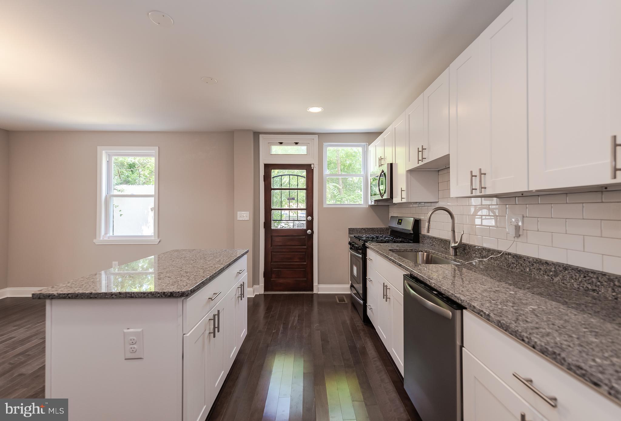 628 Stamford Road Baltimore, MD 21229 - Photo 6 of 22 Kitchen
