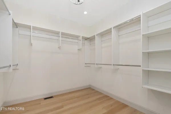 $789,900 | 31036 Oberlin Lane, Glade Spring, VA 24340