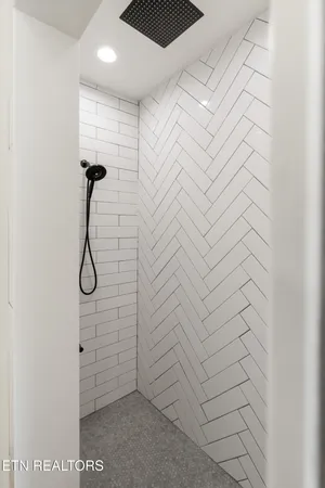 $789,900 | 31036 Oberlin Lane, Glade Spring, VA 24340