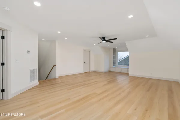 $789,900 | 31036 Oberlin Lane, Glade Spring, VA 24340