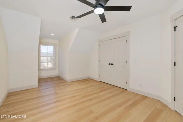 $789,900 | 31036 Oberlin Lane, Glade Spring, VA 24340