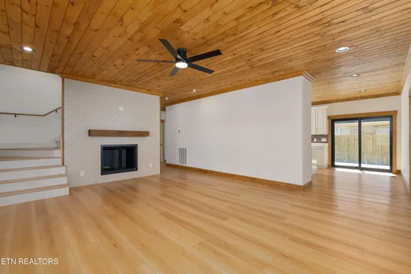 $789,900 | 31036 Oberlin Lane, Glade Spring, VA 24340