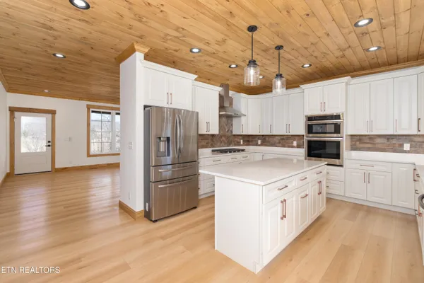 $789,900 | 31036 Oberlin Lane, Glade Spring, VA 24340