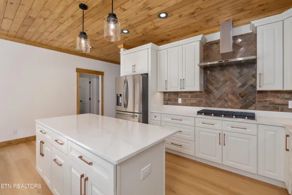 $789,900 | 31036 Oberlin Lane, Glade Spring, VA 24340