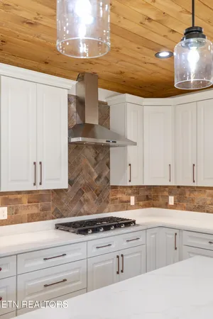 $789,900 | 31036 Oberlin Lane, Glade Spring, VA 24340