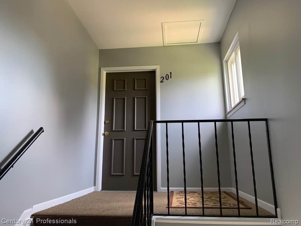 1095 Tienken Court, Unit 46 Rochester Hills, MI 48306 - Photo 4 of 13