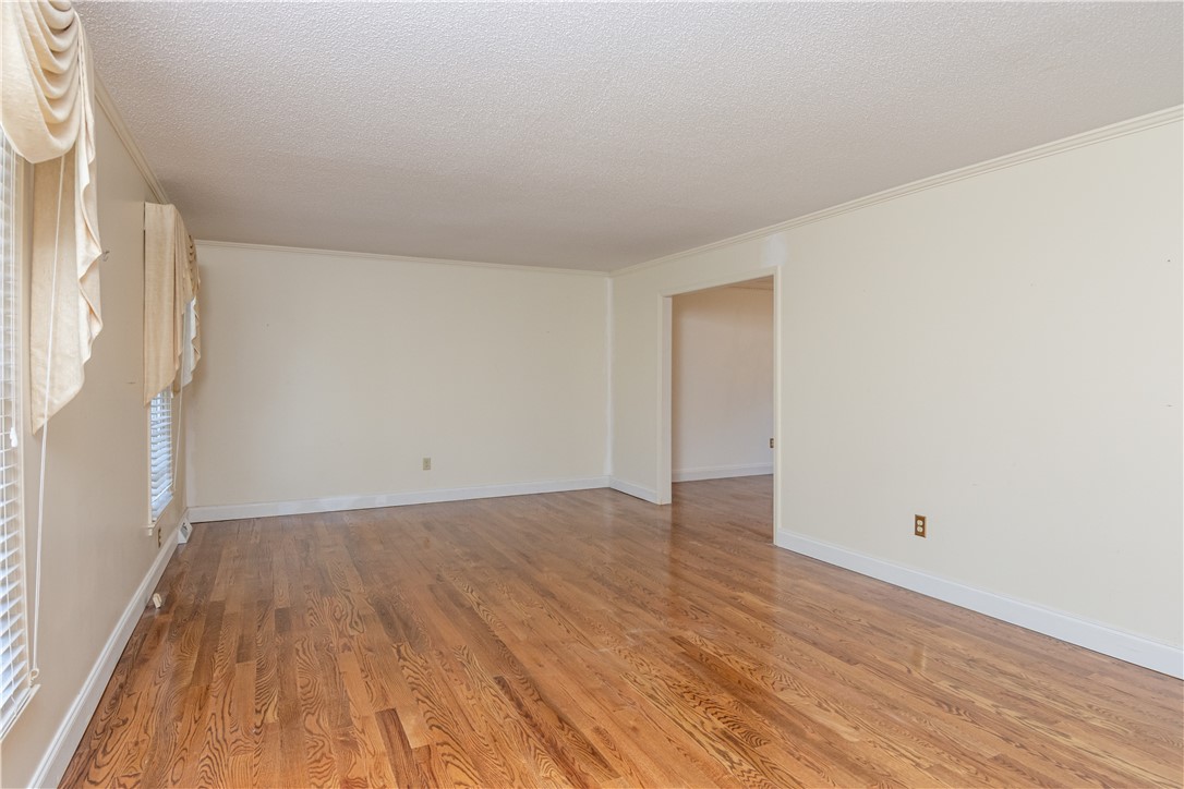 2510 Cobbs Way Anderson, SC 29621 - Photo 5 of 34 Living Room