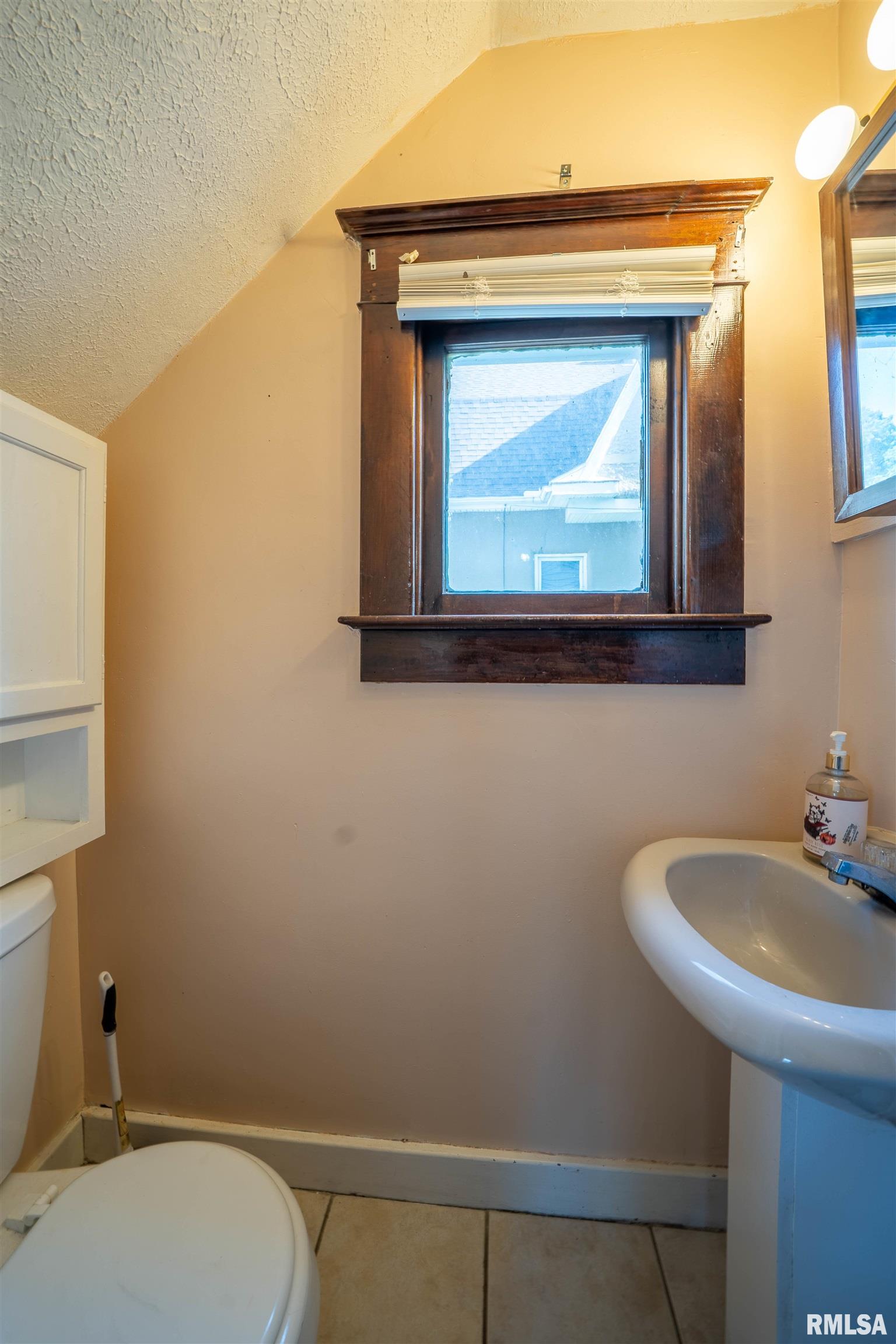 2714 North Prospect Road Peoria, IL 61603 - Photo 12 of 39 Gallery Image 12