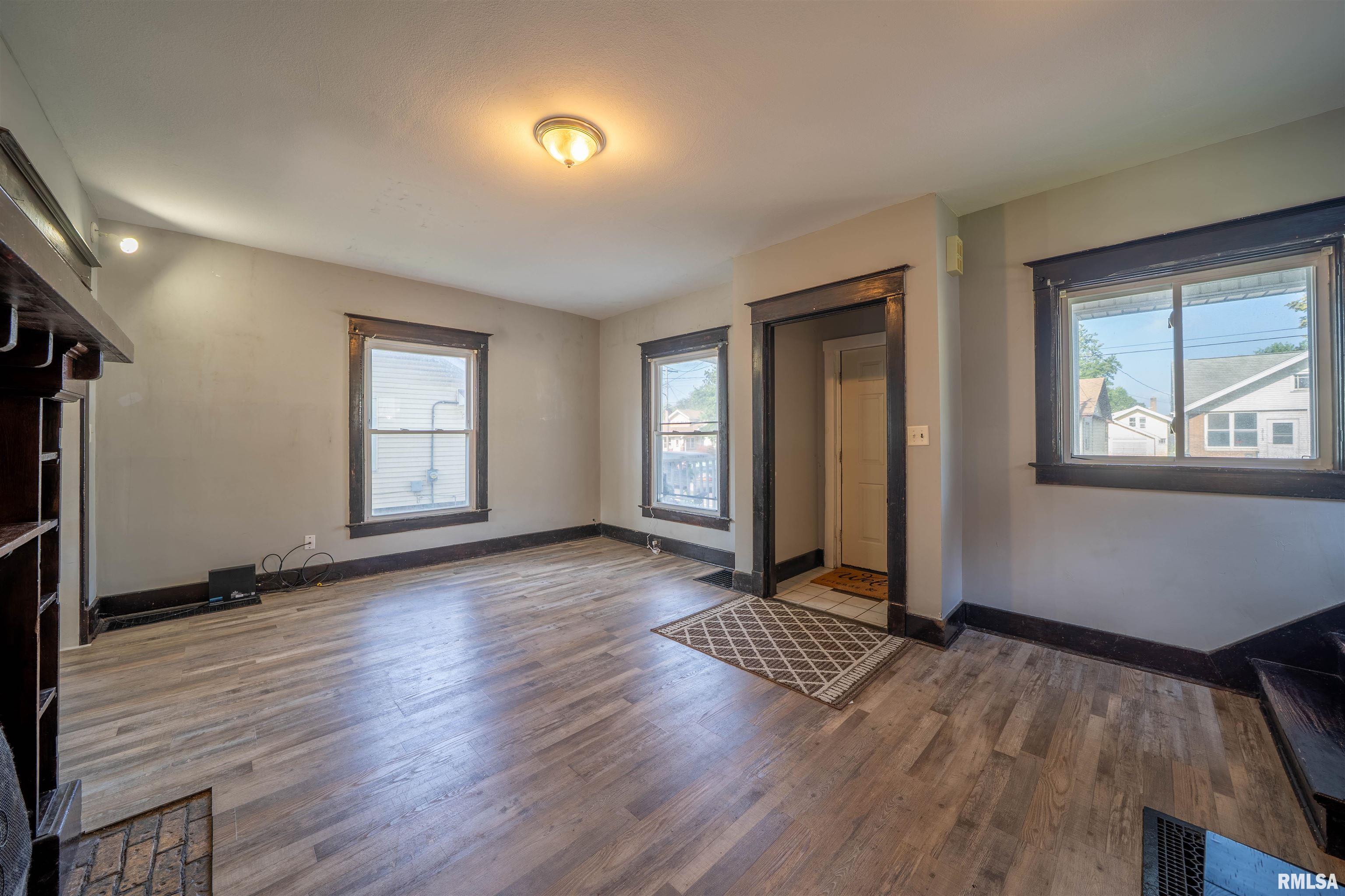 2714 North Prospect Road Peoria, IL 61603 - Photo 8 of 39 Gallery Image 8