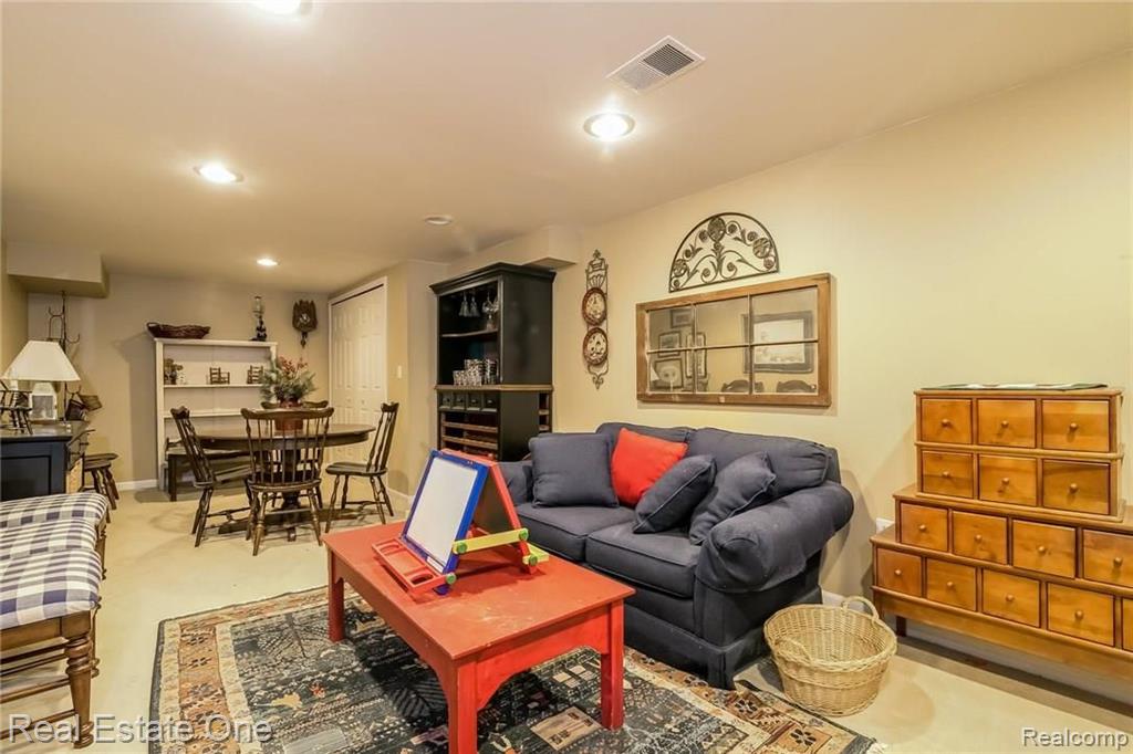 764 Leinster Road Rochester Hills, MI 48309 - Photo 35 of 46