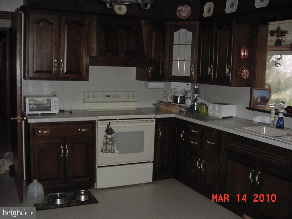 284 Esbenshade Road Ronks, PA 17572 - Photo 3 of 11 Gallery Image 3