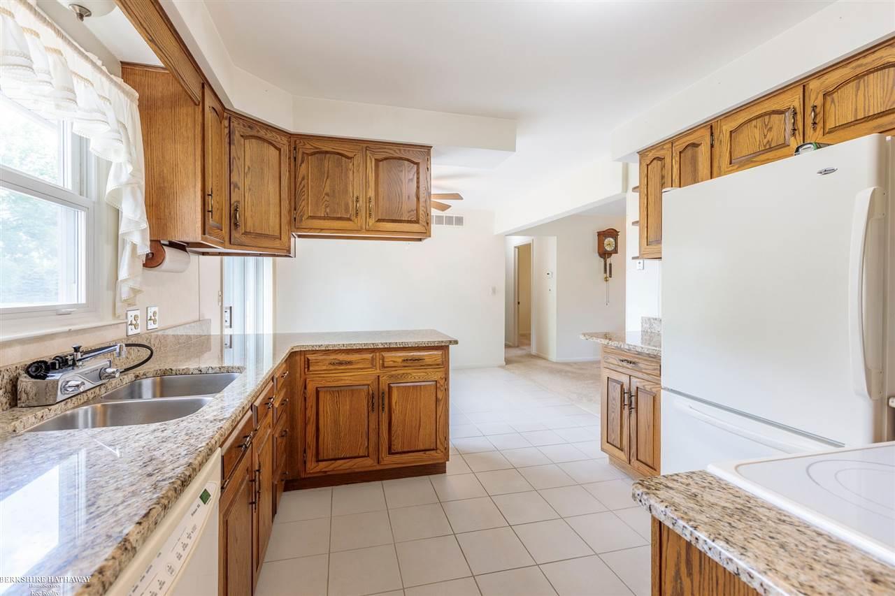 440 Lehigh Road Rochester, MI 48307 - Photo 10 of 28 50017656-9.JPG